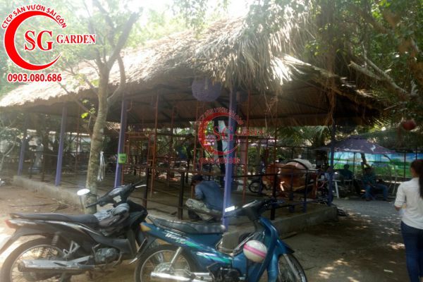 Hoàn thành phần mái lá quán cafe Những Người Sài Gòn 8