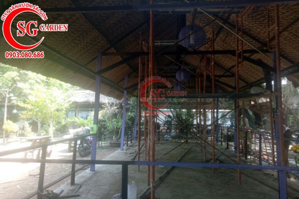 Hoàn thành phần mái lá quán cafe Những Người Sài Gòn 9
